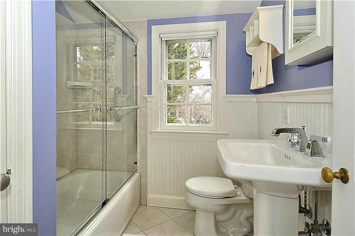 5901 Cobalt Road Bethesda, MD 20816 - Photo 22 of 30 BATH IN HALL SECOND LEVEL
