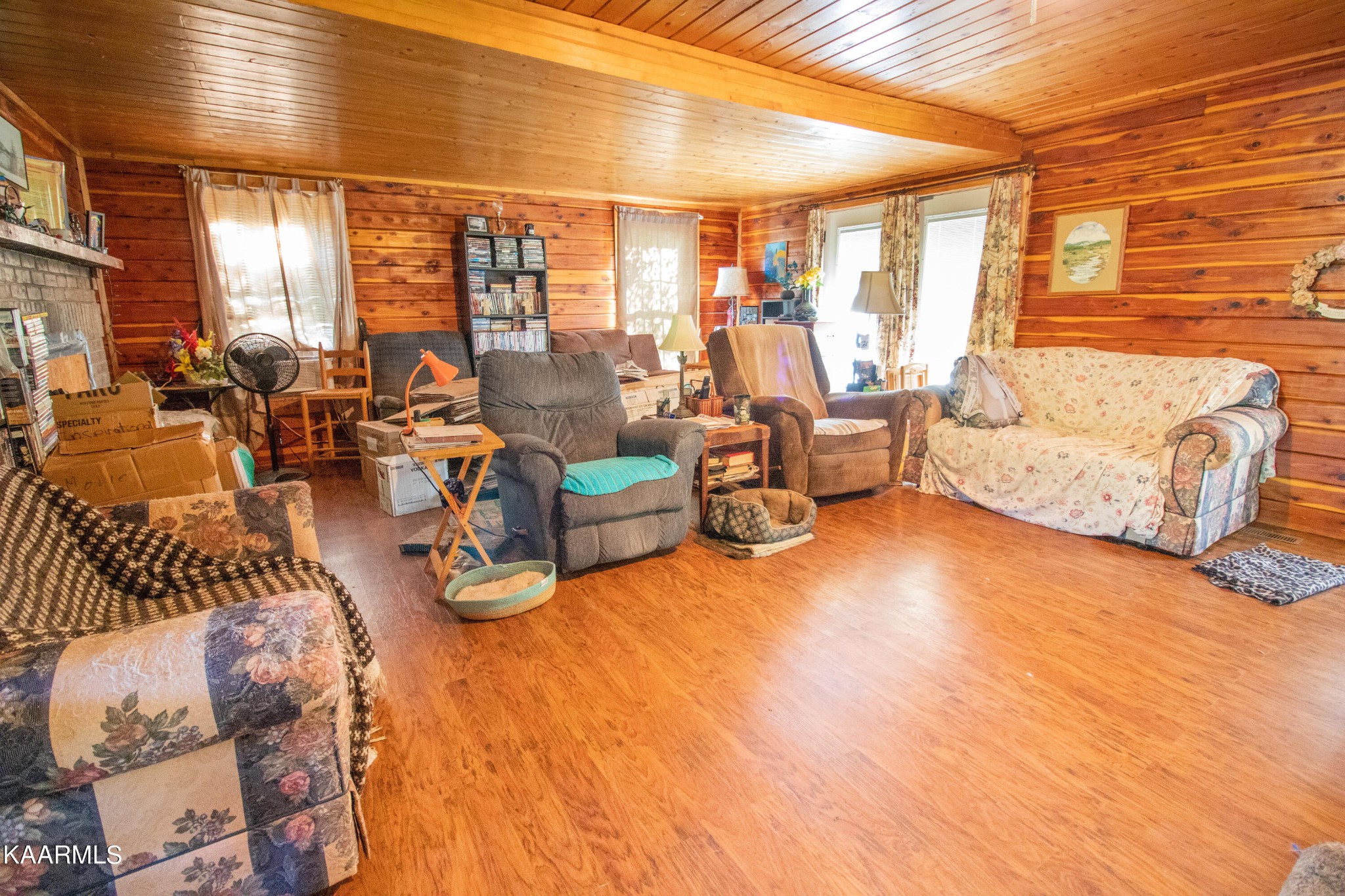 3879 Roan Creek Road Lobelville, TN 37097 - Photo 41 of 45 a living room with furniture and a large window