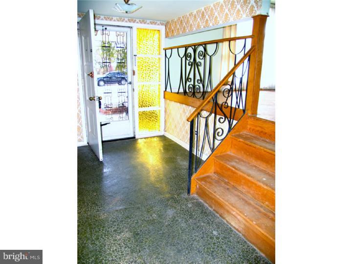 115 Thorndike Road Philadelphia, PA 19115 - Photo 3 of 24 Foyer