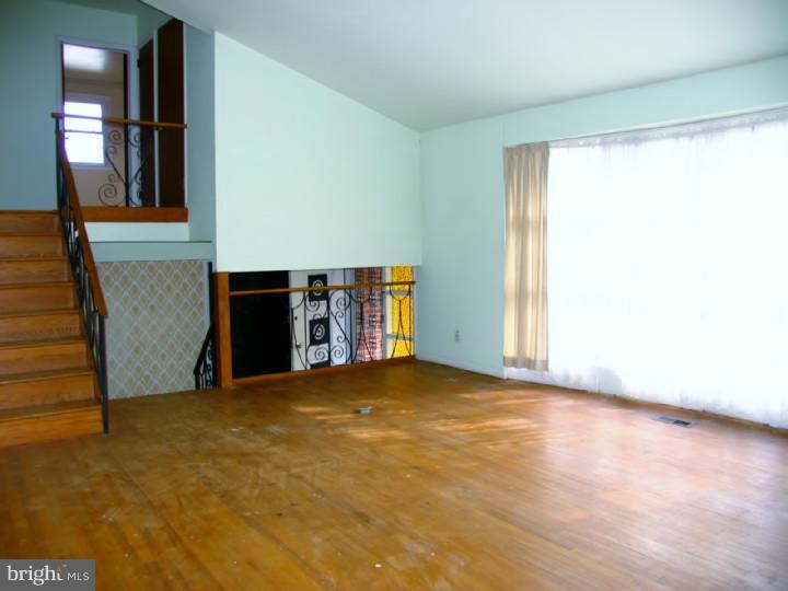 115 Thorndike Road Philadelphia, PA 19115 - Photo 6 of 24 Living Room