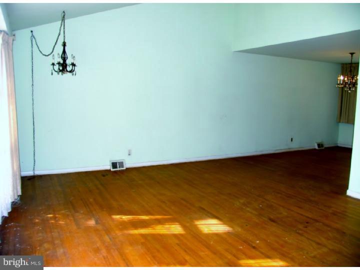 115 Thorndike Road Philadelphia, PA 19115 - Photo 8 of 24 Living Room