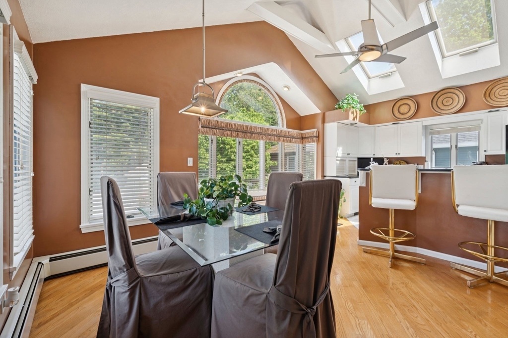 42 Woodland Road Wakefield, MA 01880 - Photo 5 of 41