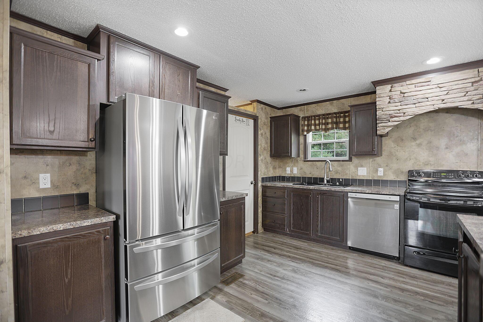 4015 Leffler Road Roseville, OH 43777 - Photo 19 of 93 Kitchen