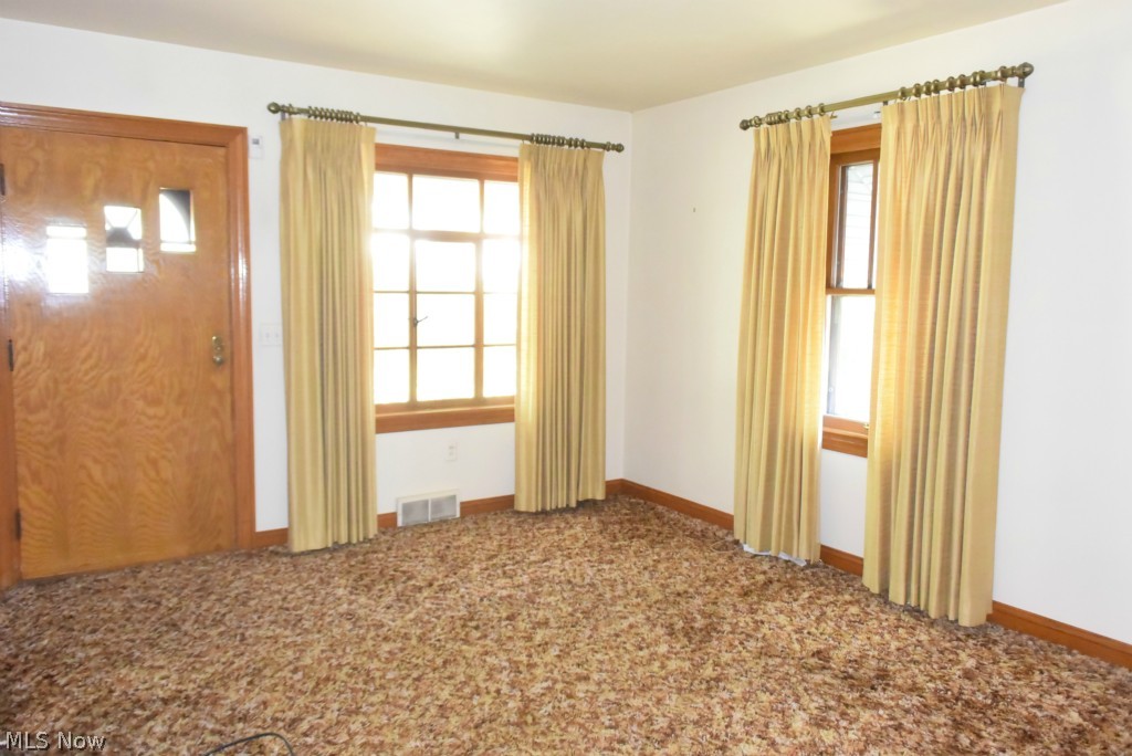 1631 Brittain Road Akron, OH 44310 - Photo 2 of 23 Living Room