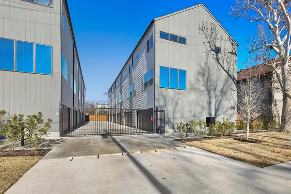$3,050 | 4713 Bryan Street, Unit 504, Dallas, TX 75204