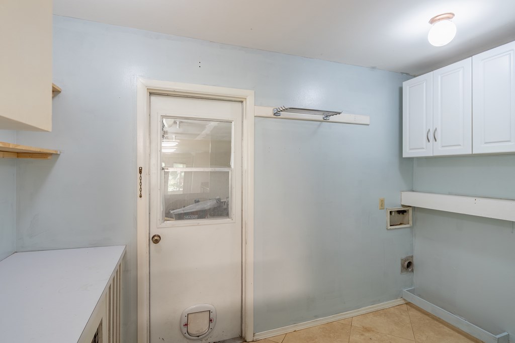 208 Front Street Comfort, TX 78013 - Photo 15 of 47 Laundry Room
