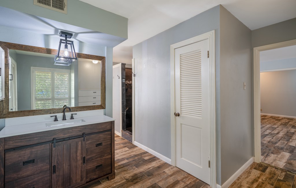 208 Front Street Comfort, TX 78013 - Photo 22 of 47 Primary bathroom & door to toilet