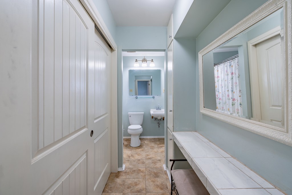 208 Front Street Comfort, TX 78013 - Photo 30 of 47 Upstairs left side Bathroom