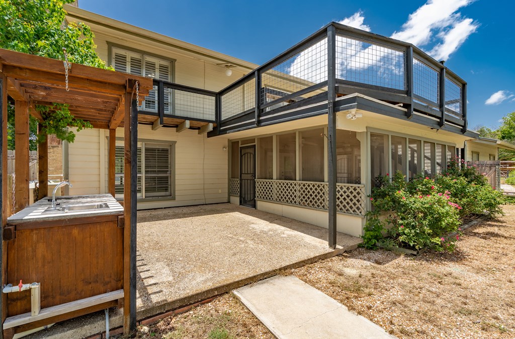 208 Front Street Comfort, TX 78013 - Photo 33 of 47 View of screened in porch & Upstairs Deck