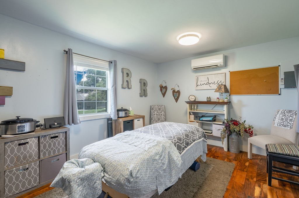 208 Front Street Comfort, TX 78013 - Photo 44 of 47 she shed Interior
