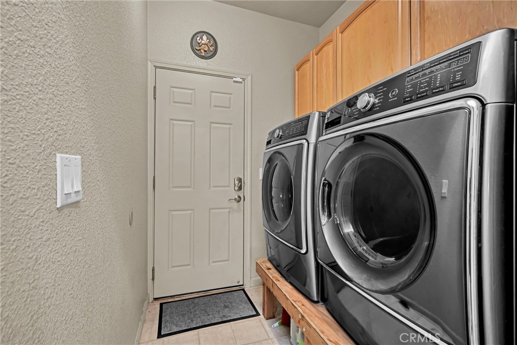 18121 Spyglass Road Hidden Valley Lake, CA 95467 - Photo 13 of 22 includes washer/dryer