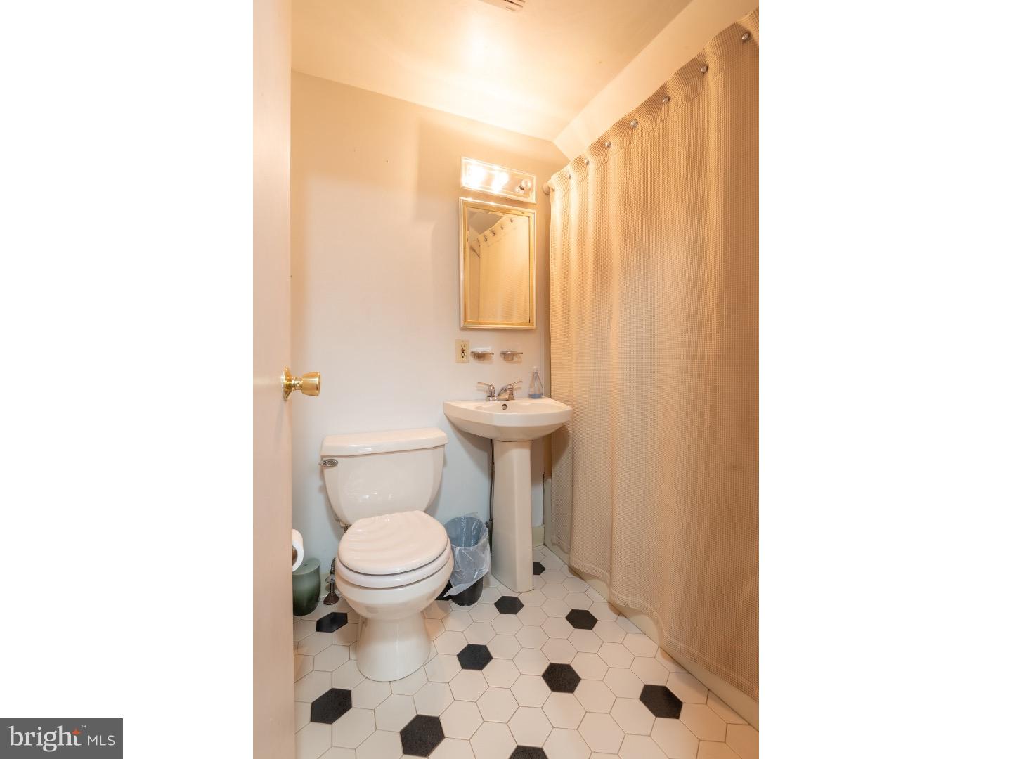 3315 Pine Road Huntingdon Valley, PA 19006 - Photo 12 of 24 Gallery Image 12