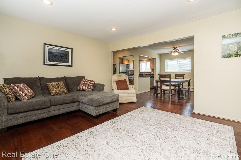 1097 Tienken Court Rochester Hills, MI 48306 - Photo 9 of 27