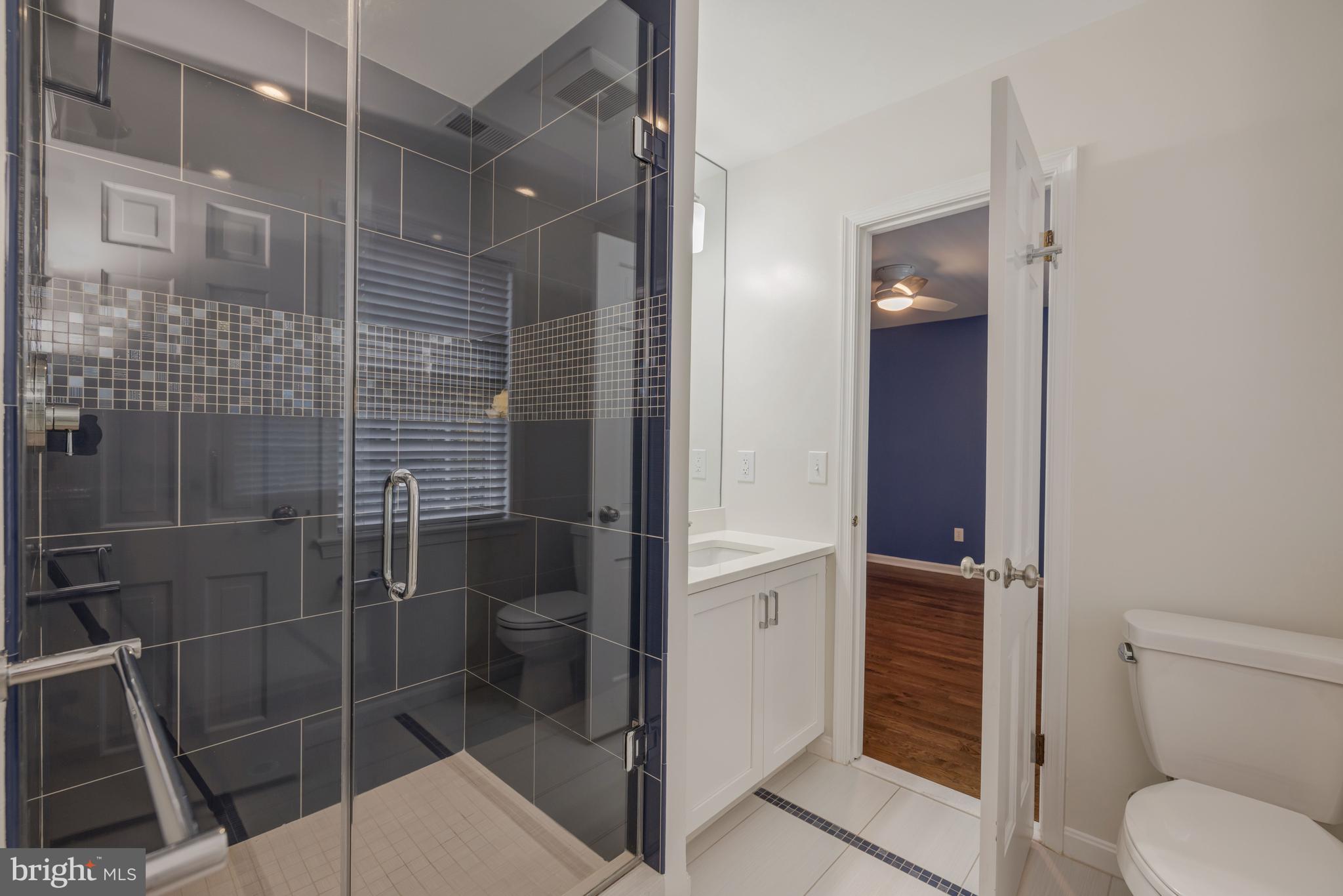 8212 Coach Street Potomac, MD 20854 - Photo 18 of 31 Modern Jack & Jill Bathroom