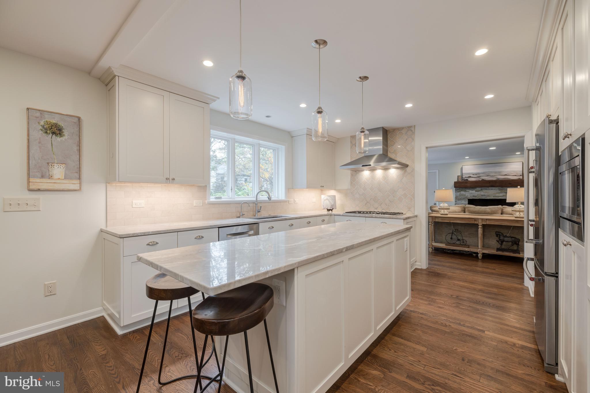 8212 Coach Street Potomac, MD 20854 - Photo 10 of 31 Custom Tile Backsplash & Quartzite Countertops