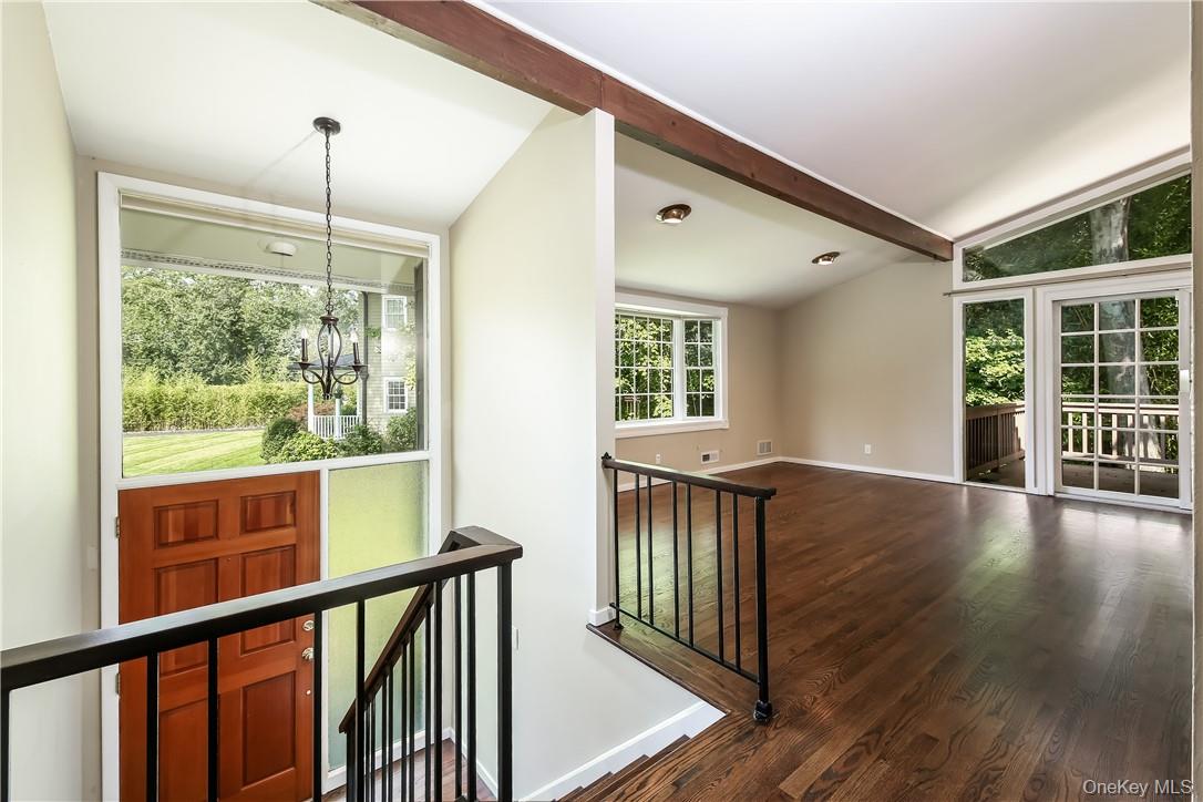 14 Marlene Court Rye, NY 10580 - Photo 2 of 26