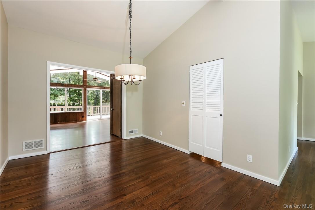 14 Marlene Court Rye, NY 10580 - Photo 3 of 26
