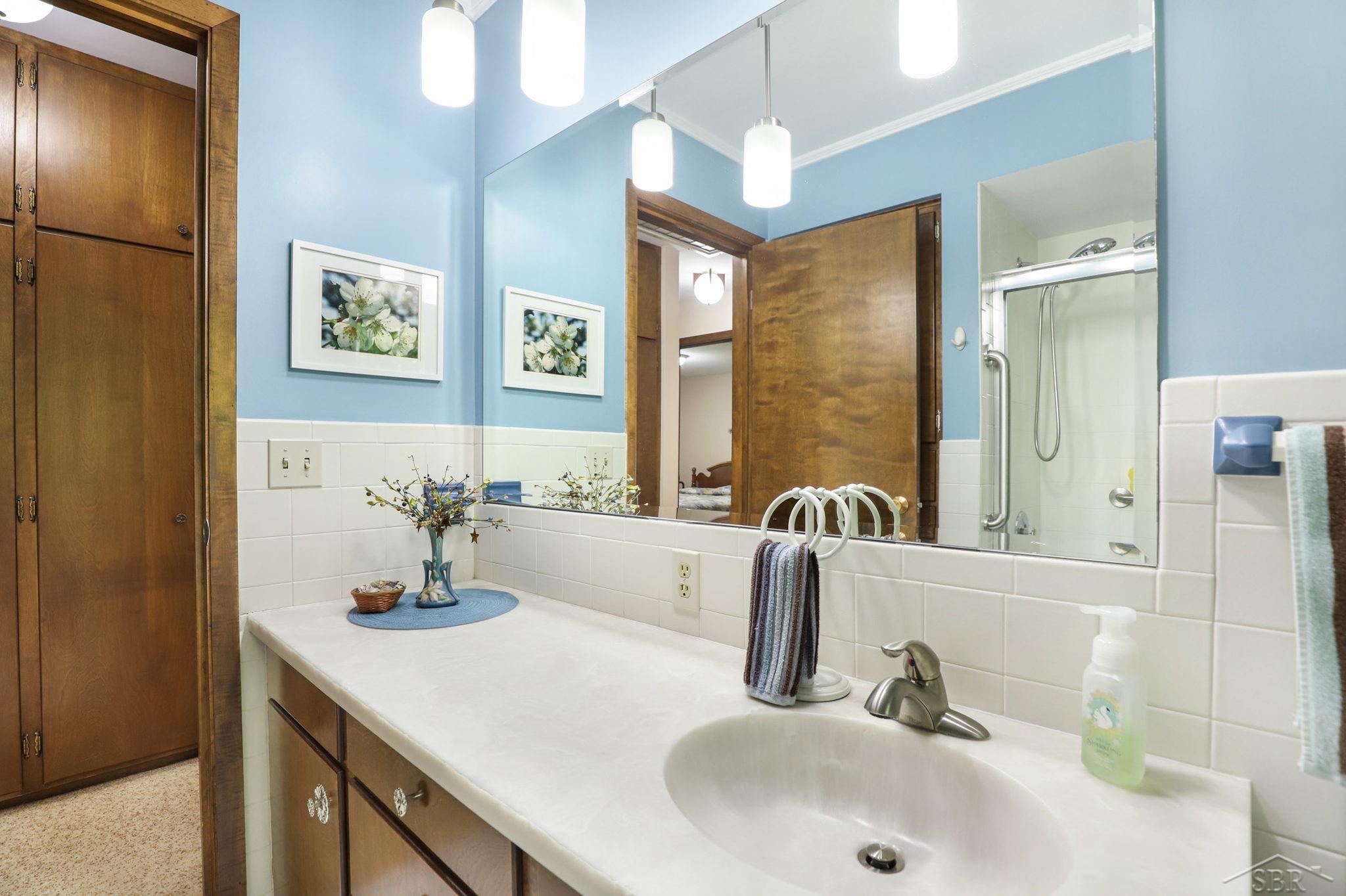 9527 Bender Road Frankenmuth, MI 48734 - Photo 28 of 58 50084181-27.JPG