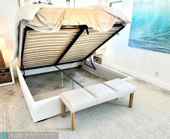 a view of entryway with a front door