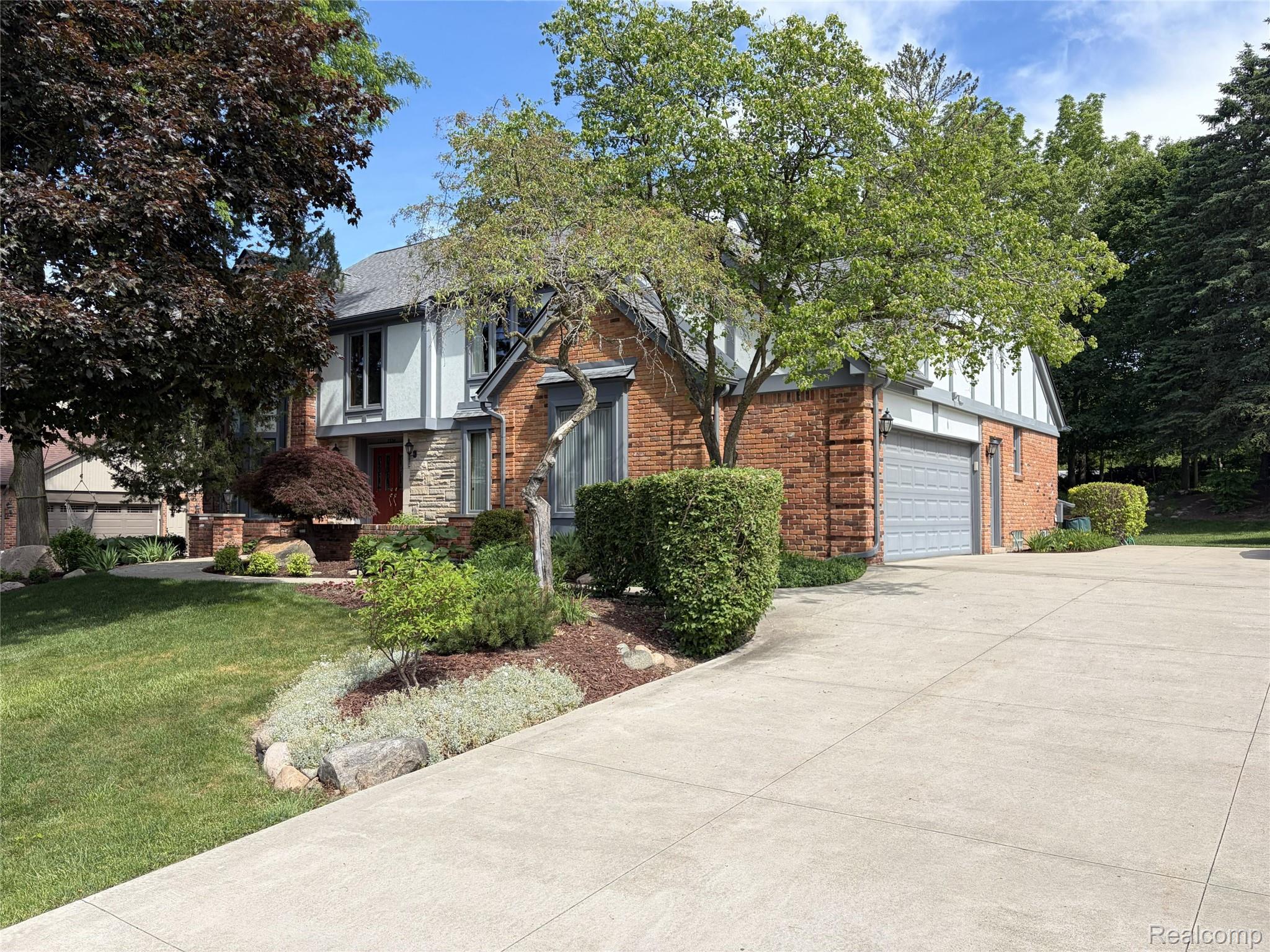 2534 Topsham Drive Rochester, MI 48306 - Photo 2 of 21 02_beyc6a2dcfbdc85a1.jpg