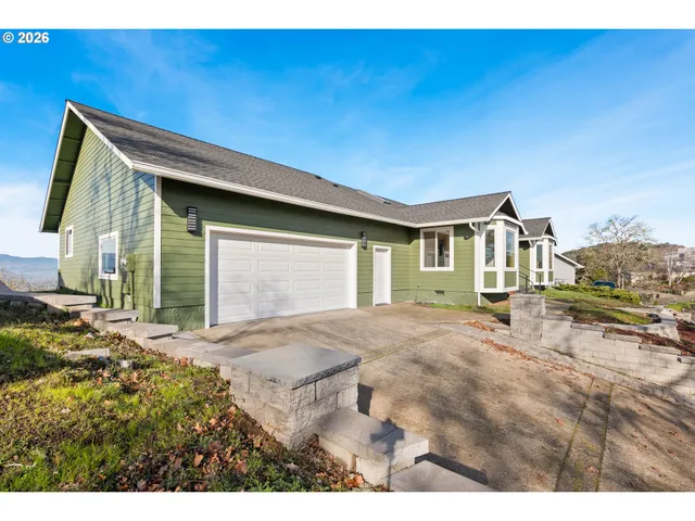 $699,000 | 383 Ridgecrest Drive, Roseburg, OR 97471
