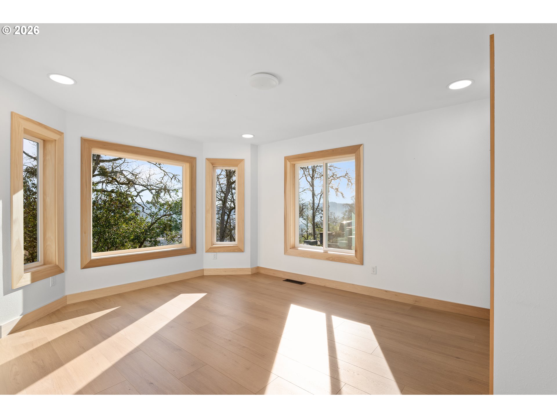 383 Ridgecrest Drive Roseburg, OR 97471 - Photo 21 of 44 Primary Bedroom