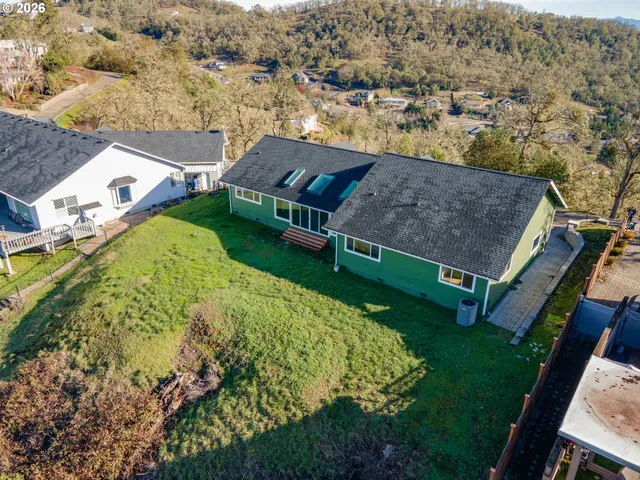 $699,000 | 383 Ridgecrest Drive, Roseburg, OR 97471