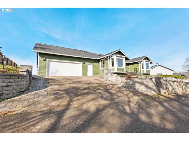 $699,000 | 383 Ridgecrest Drive, Roseburg, OR 97471
