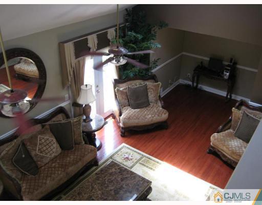4 Mindy Road Edison, NJ 08820 - Photo 6 of 10 Gallery Image 6