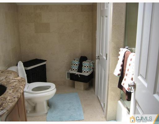 4 Mindy Road Edison, NJ 08820 - Photo 8 of 10 Gallery Image 8