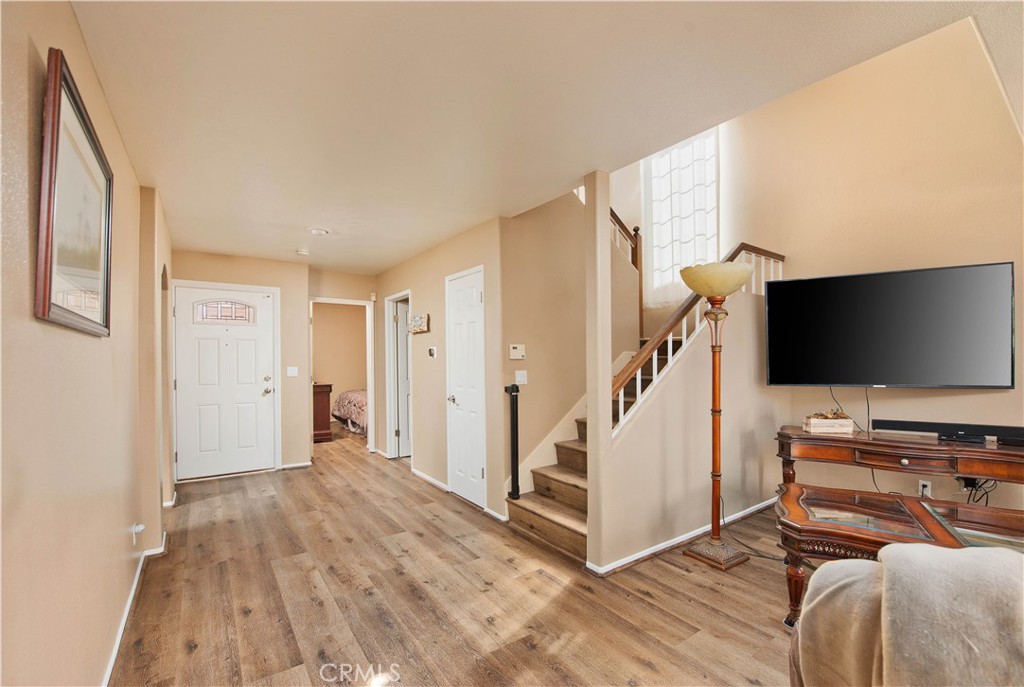 25829 Blake Court Stevenson Ranch, CA 91381 - Photo 4 of 33 Entry to family room