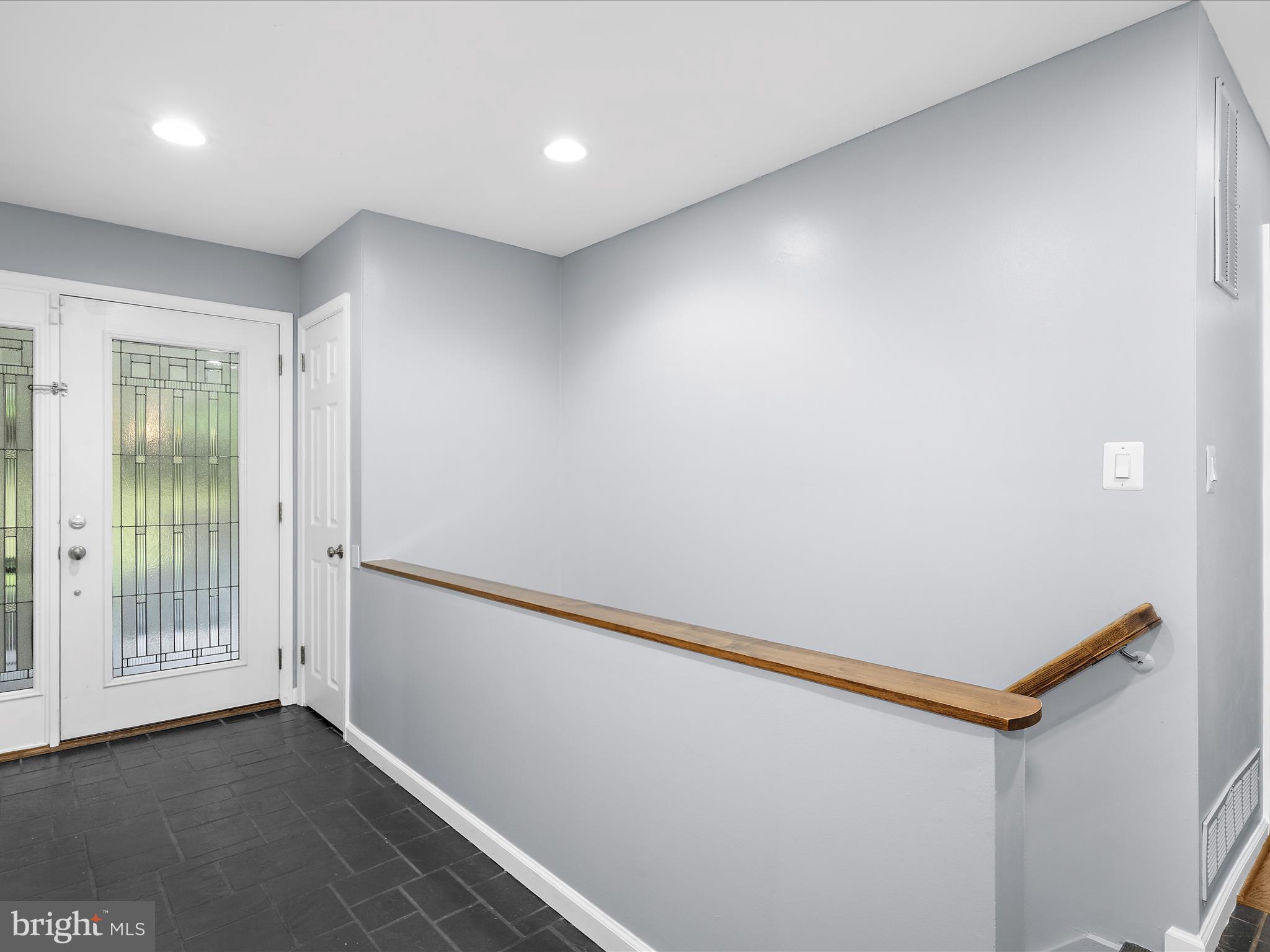 8114 Anita Road Baltimore, MD 21208 - Photo 5 of 49 Foyer