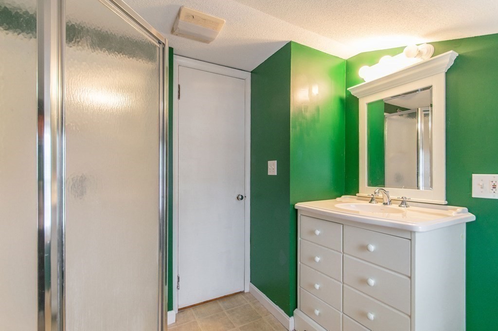 116 Wheeler Avenue Springfield, MA 01118 - Photo 24 of 36