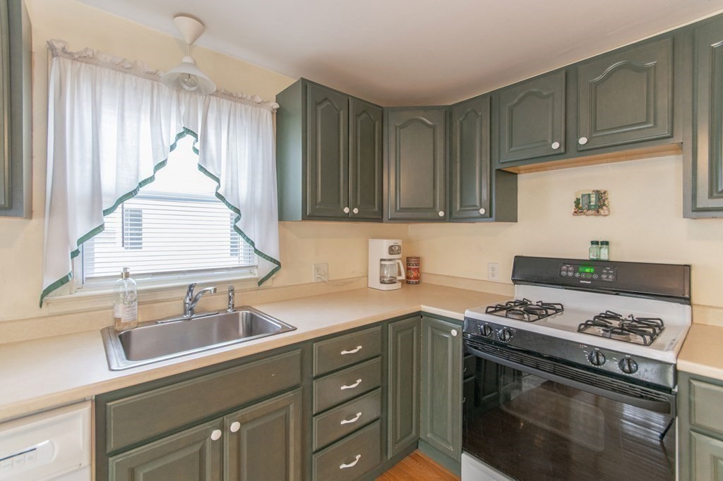 116 Wheeler Avenue Springfield, MA 01118 - Photo 7 of 36