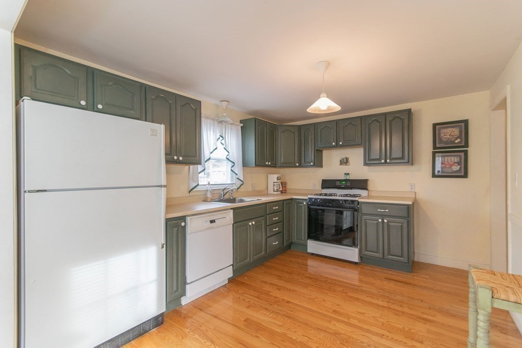 116 Wheeler Avenue Springfield, MA 01118 - Photo 8 of 36