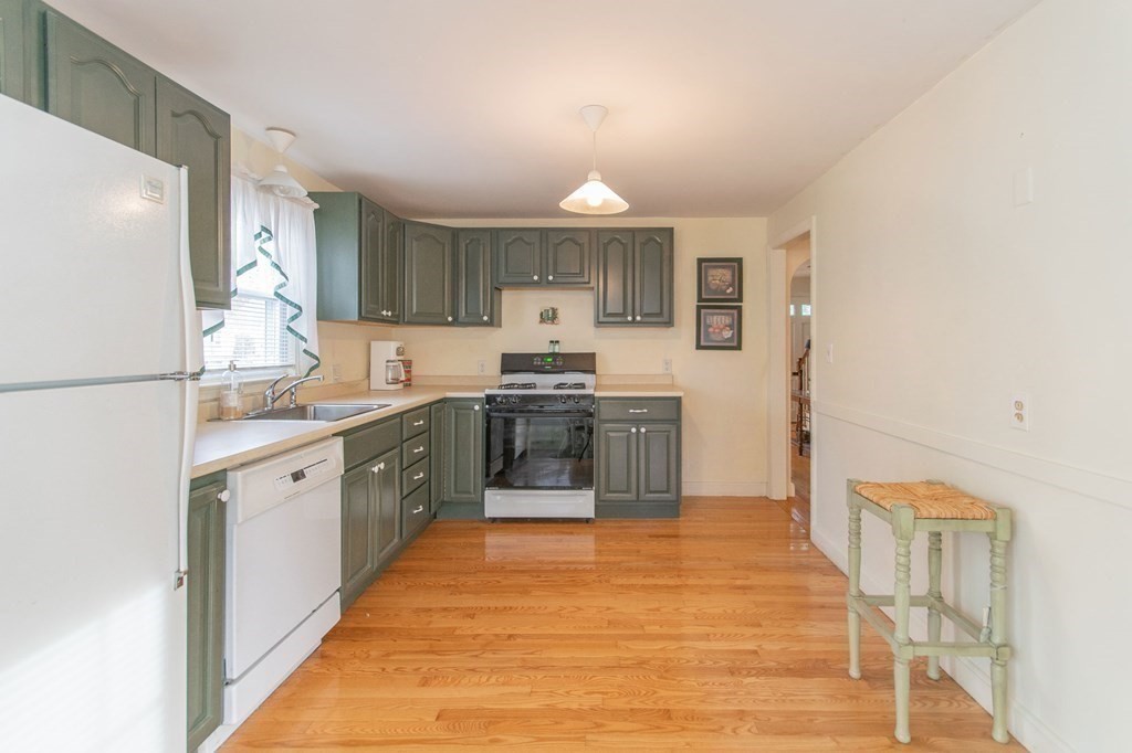 116 Wheeler Avenue Springfield, MA 01118 - Photo 9 of 36