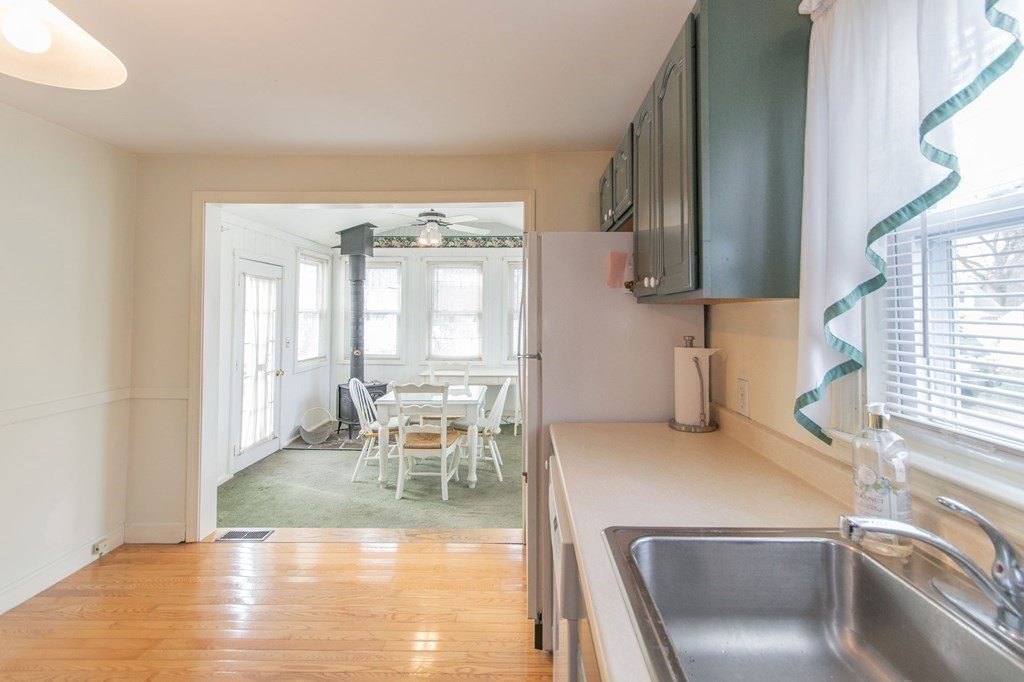 116 Wheeler Avenue Springfield, MA 01118 - Photo 10 of 36
