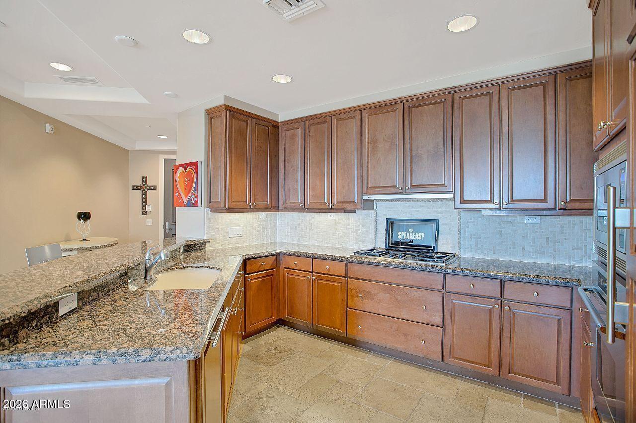2211 East Camelback Road, Unit 604 Phoenix, AZ 85016 - Photo 9 of 53 10