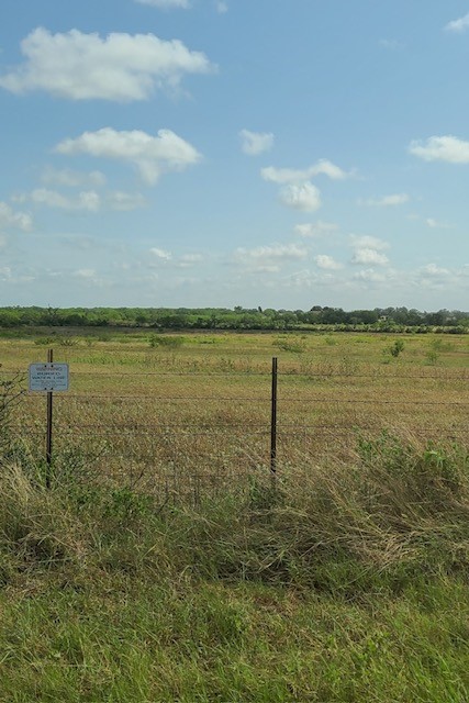 10 Lozano Road Poteet, TX 78065 - Photo 7 of 7 a view of an ocean with beach