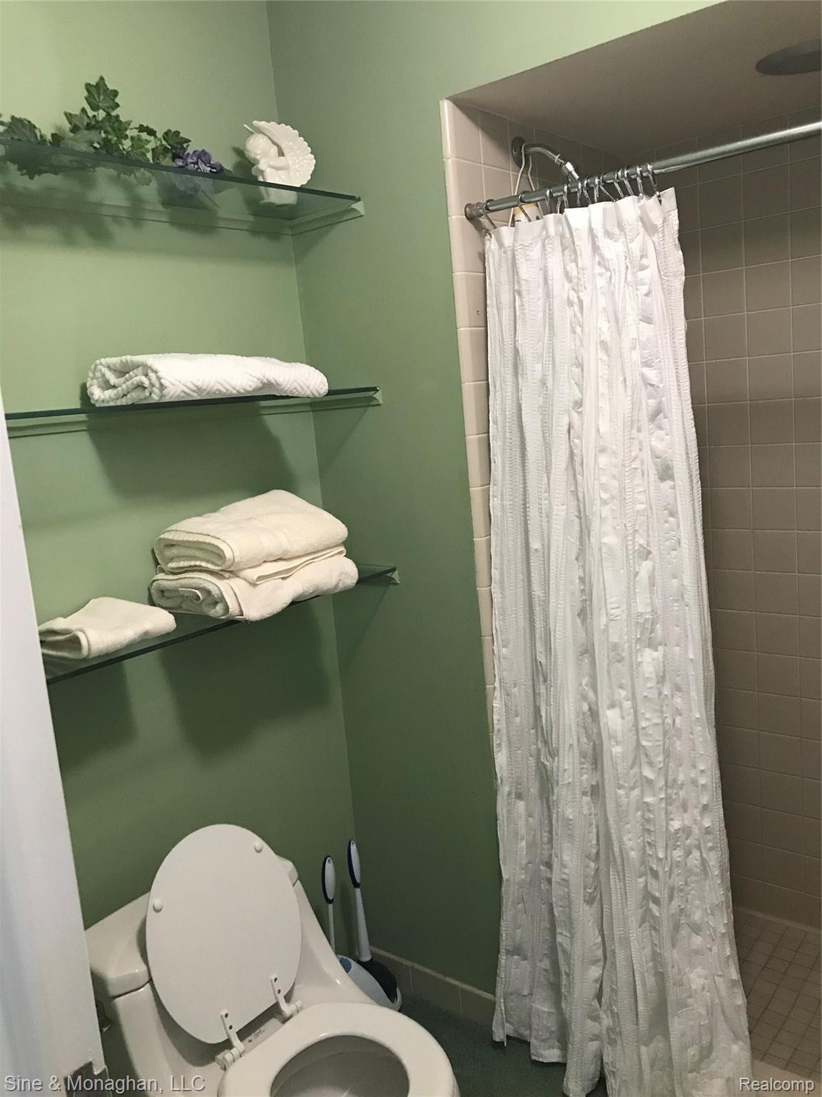 1715 River Road, Unit 31 St. Clair, MI 48079 - Photo 21 of 69 17 MASTER BATH INNER 1715 RIVER #31.JPG