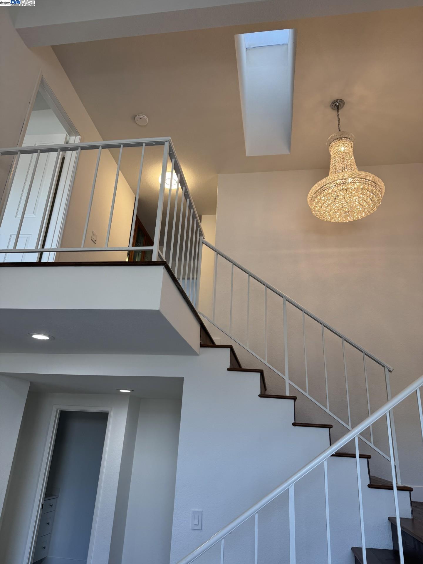 118 Pelican Loop Pittsburg, CA 94565 - Photo 6 of 21 a view of entryway and kitchen