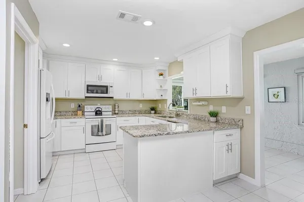 $1,950 | 2306 Lancaster Drive, Unit 2306, Sun City Center, FL 33573