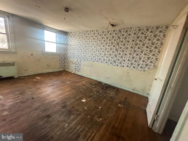 554 Wiltshire Road Upper Darby, PA 19082 - Photo 12 of 18 a bathroom with a bathtub