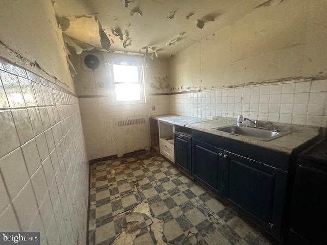 554 Wiltshire Road Upper Darby, PA 19082 - Photo 8 of 18 a kitchen with a sink and cabinets