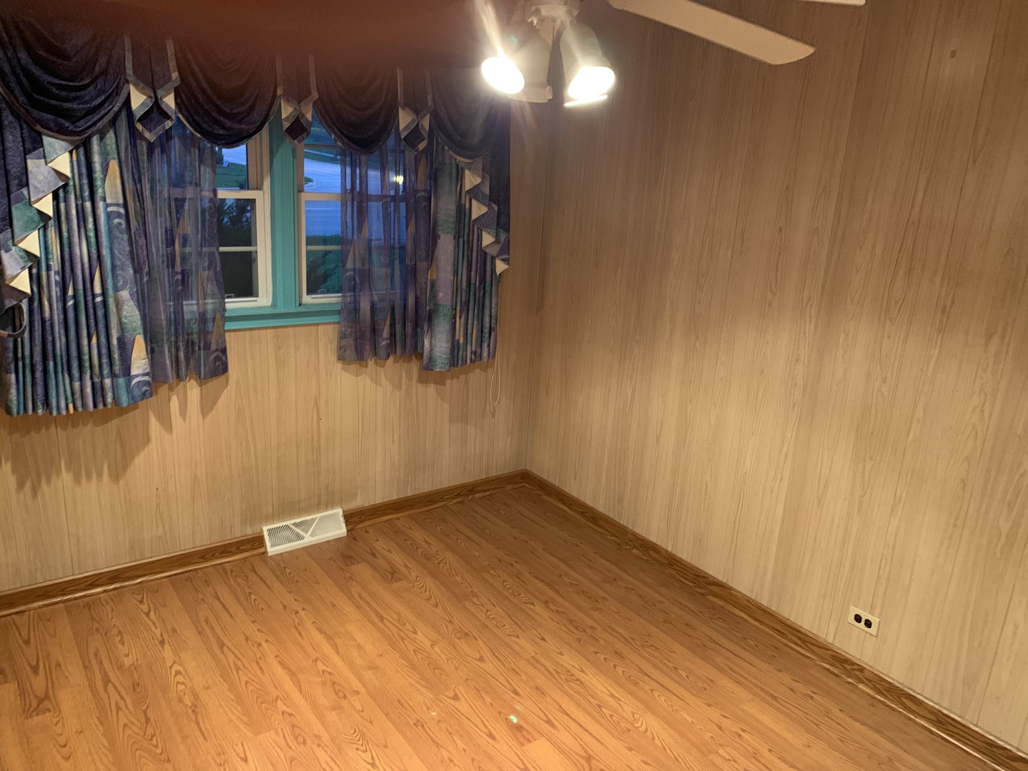 4N130 Swift Road Addison, IL 60101 - Photo 8 of 14