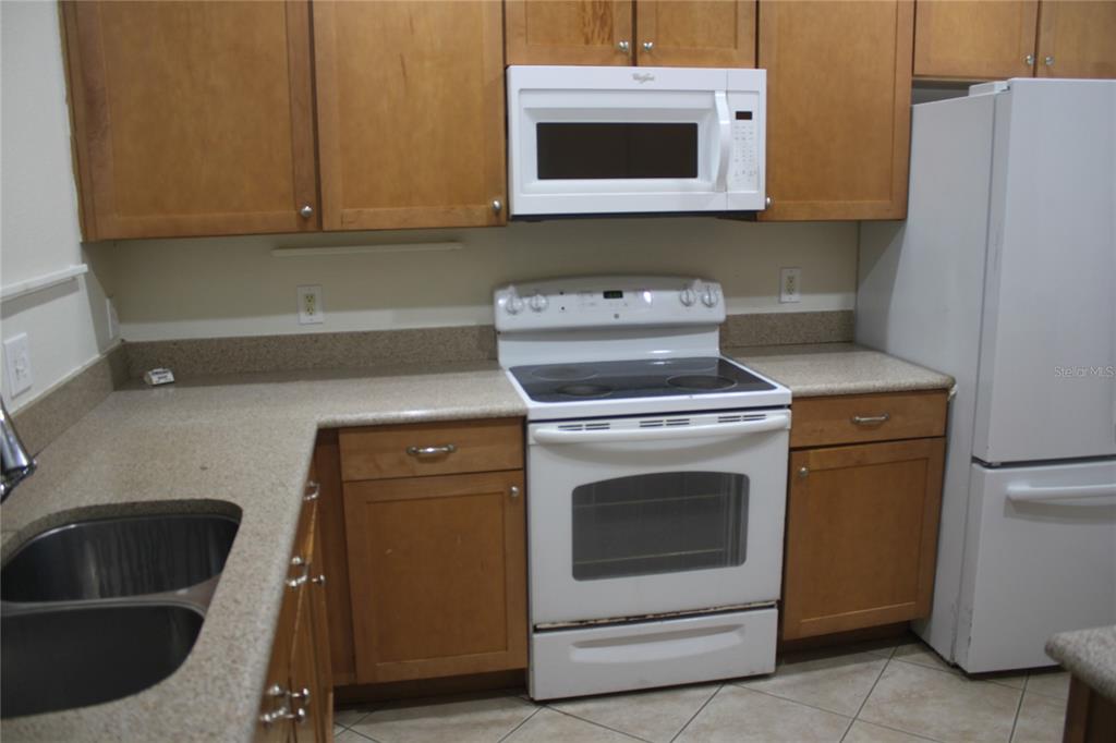 3222 Villa Strada Way Orlando, FL 32835 - Photo 2 of 26 a kitchen with a stove and a microwave