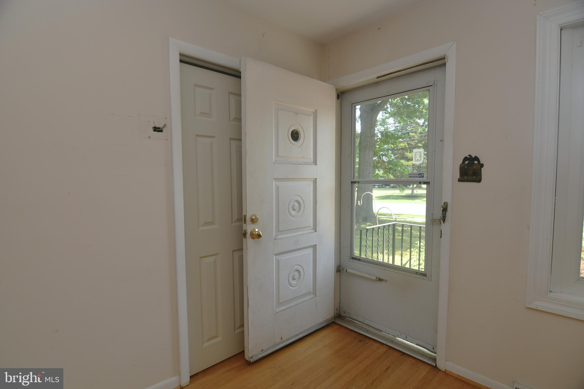942 Mearns Road Warminster, PA 18974 - Photo 2 of 18 Door is Open!