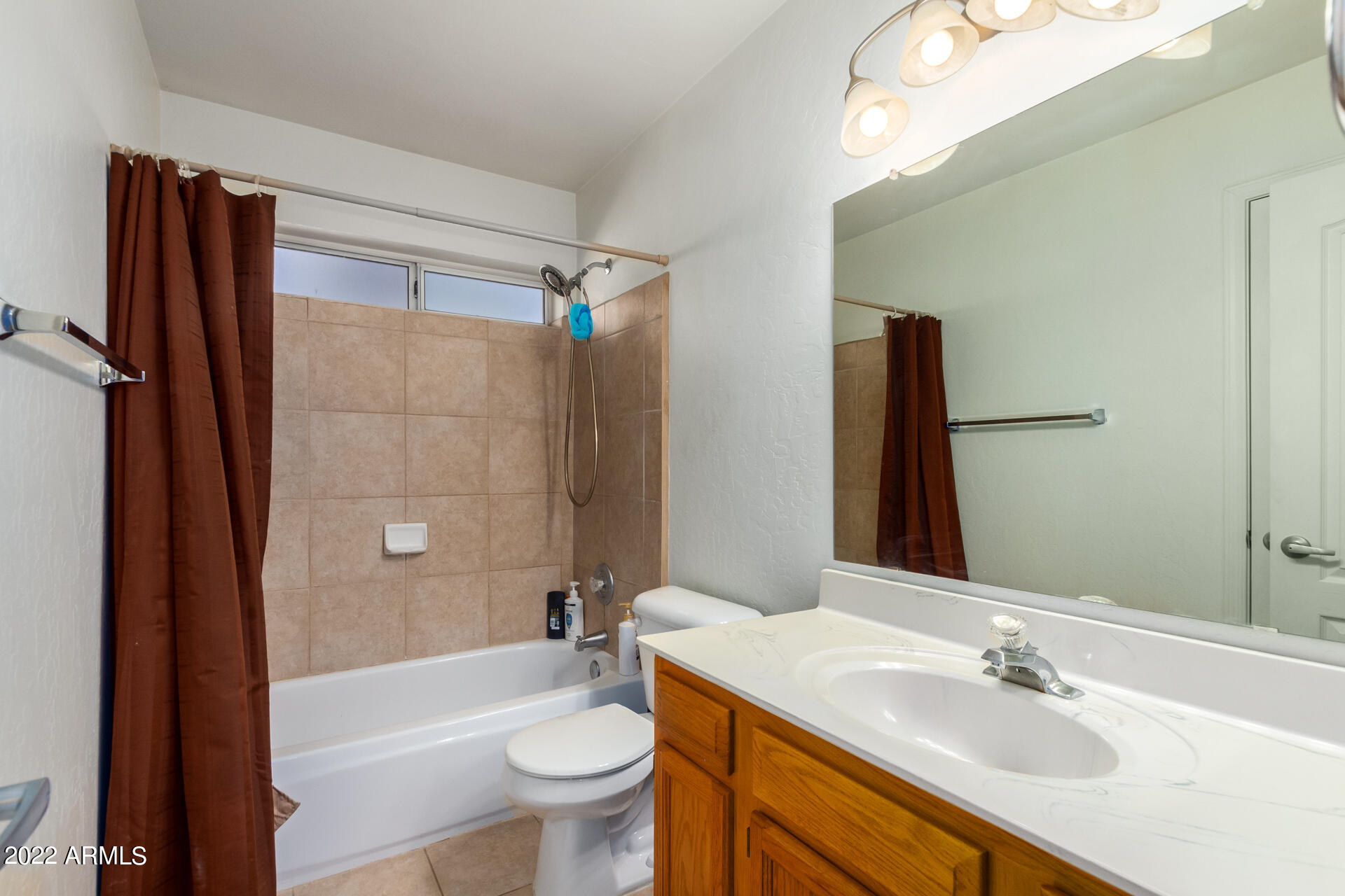 1699 West San Remo Street Gilbert, AZ 85233 - Photo 24 of 31 Guest Bath