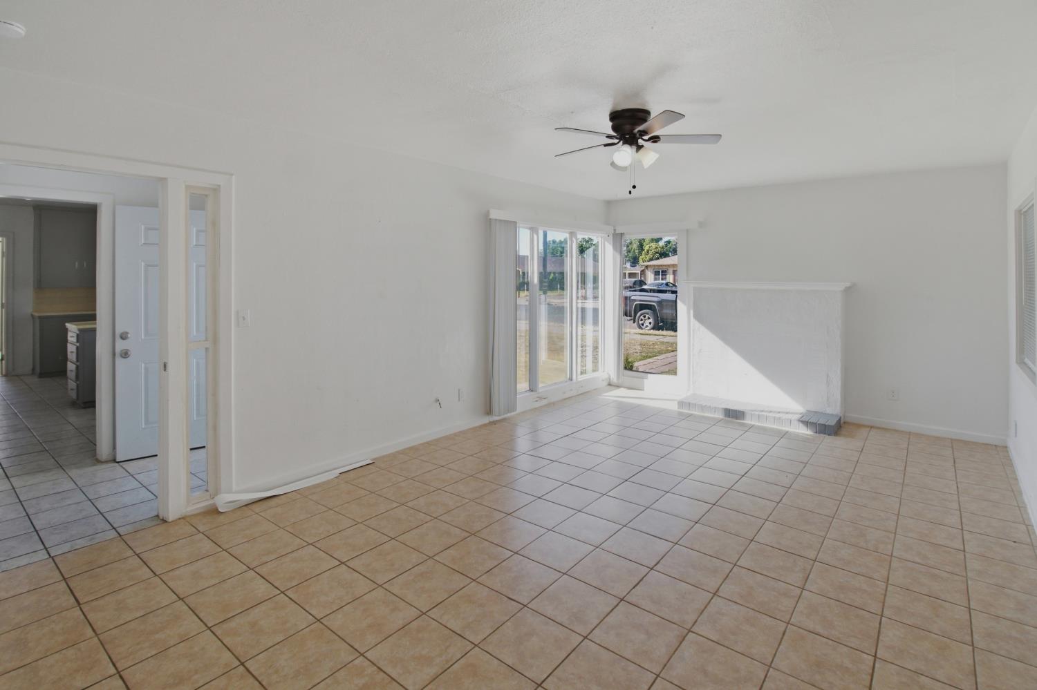 889 East 23rd Street Merced, CA 95340 - Photo 3 of 18