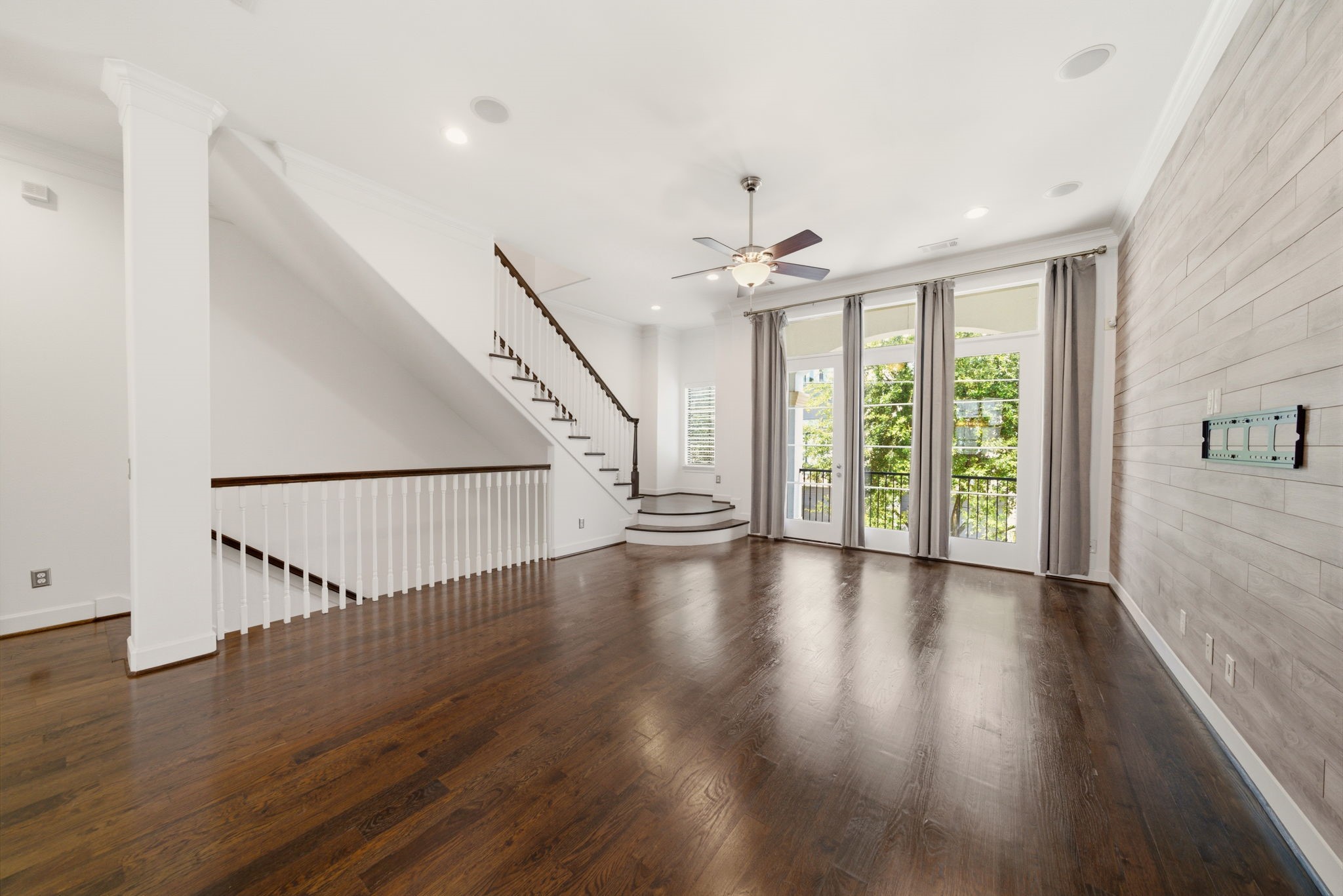 911 West Drew Street Houston, TX 77006 - Photo 18 of 44 a view of an entryway with wooden floor